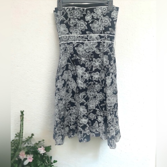 Ann Taylor Loft floral strapless dress size 0 black white flowers - Picture 2 of 2